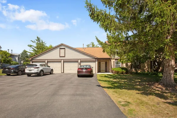 $2,200 | 330 Wethington Drive, Unit D, Wauconda, IL 60084
