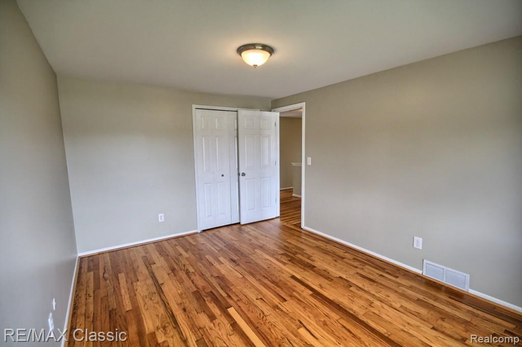 17529 West Thirteen Mile Road Southfield, MI 48076 - Photo 21 of 34 2nd Bedroom 2nd View.jpg