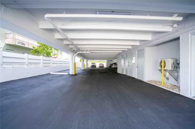 $4,750,000 | 2011 Bay Drive, Miami Beach, FL 33141