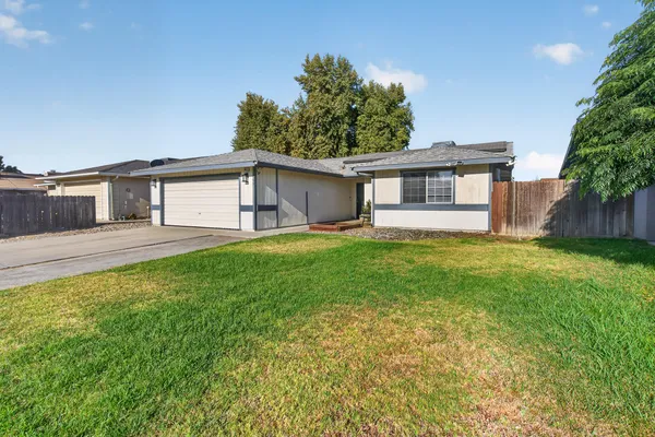$330,000 | 560 Manor Avenue, Hanford, CA 93230