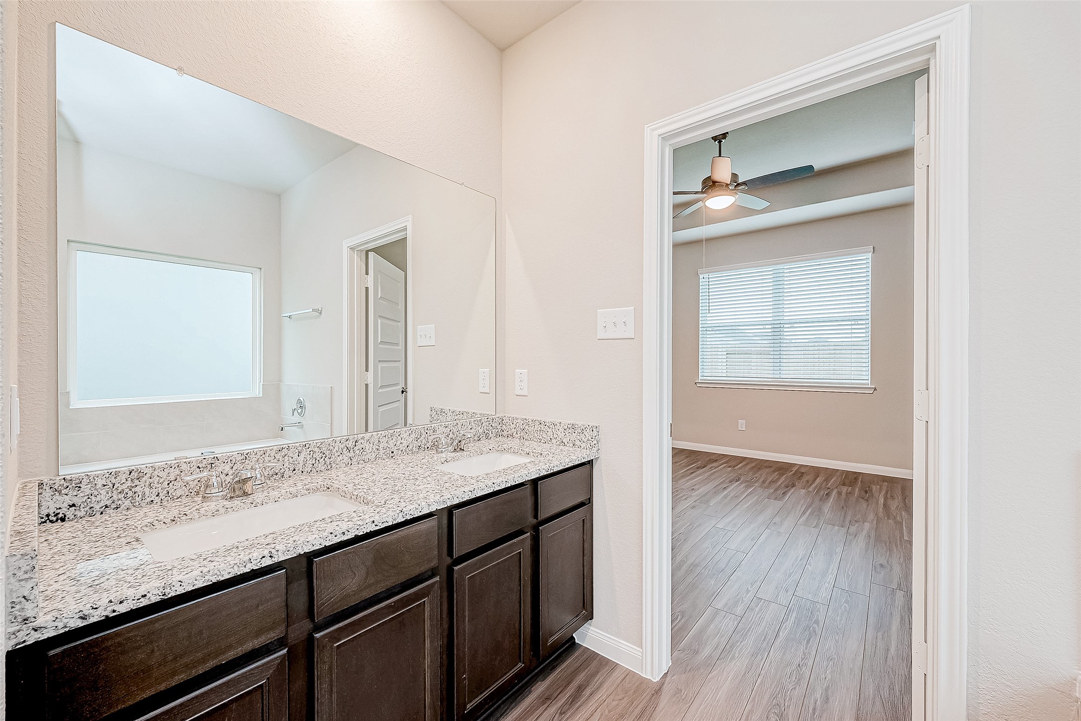 811 Gavin Walker Drive Rosharon, TX 77583 - Photo 13 of 43