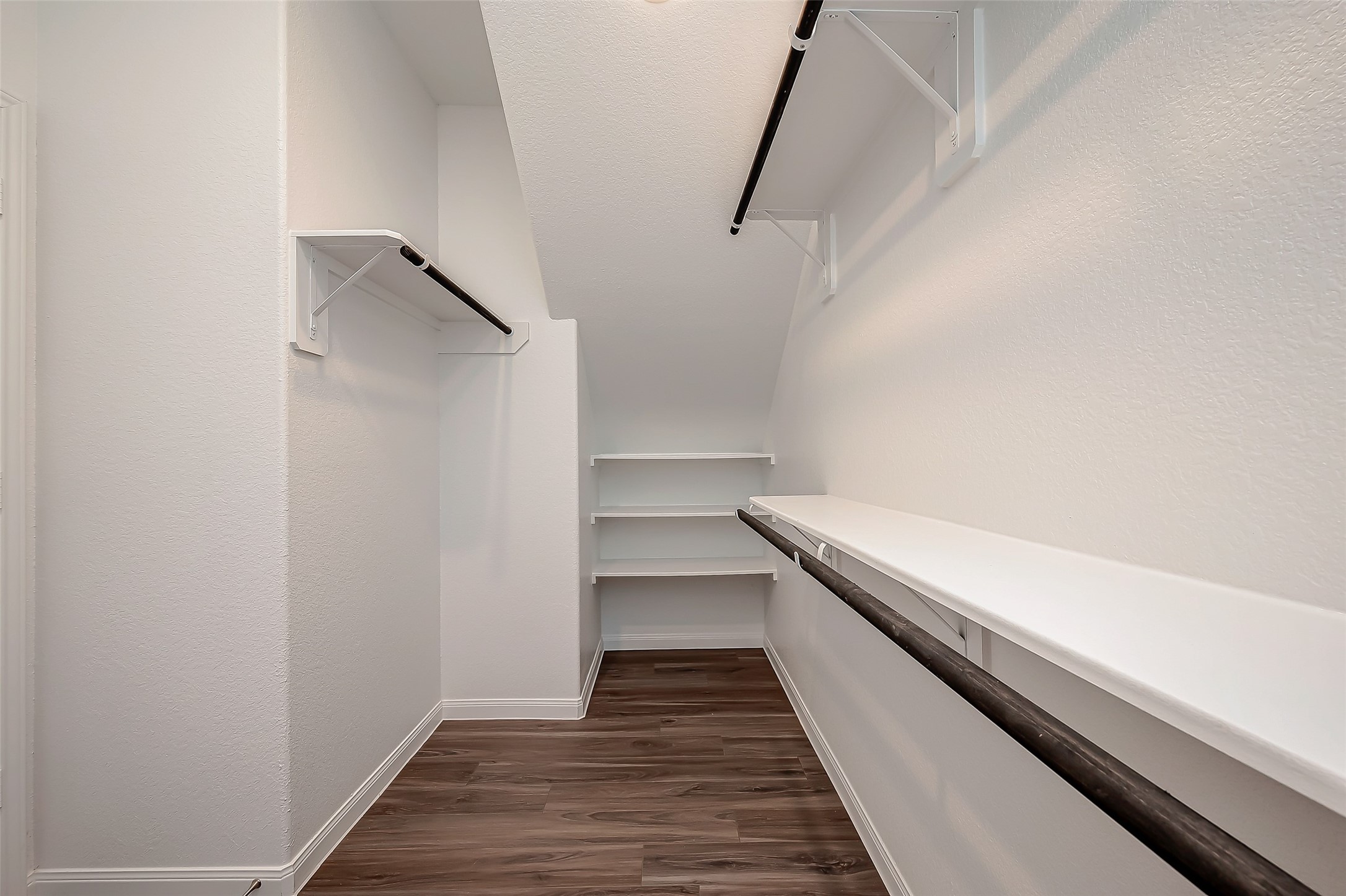 811 Gavin Walker Drive Rosharon, TX 77583 - Photo 17 of 43