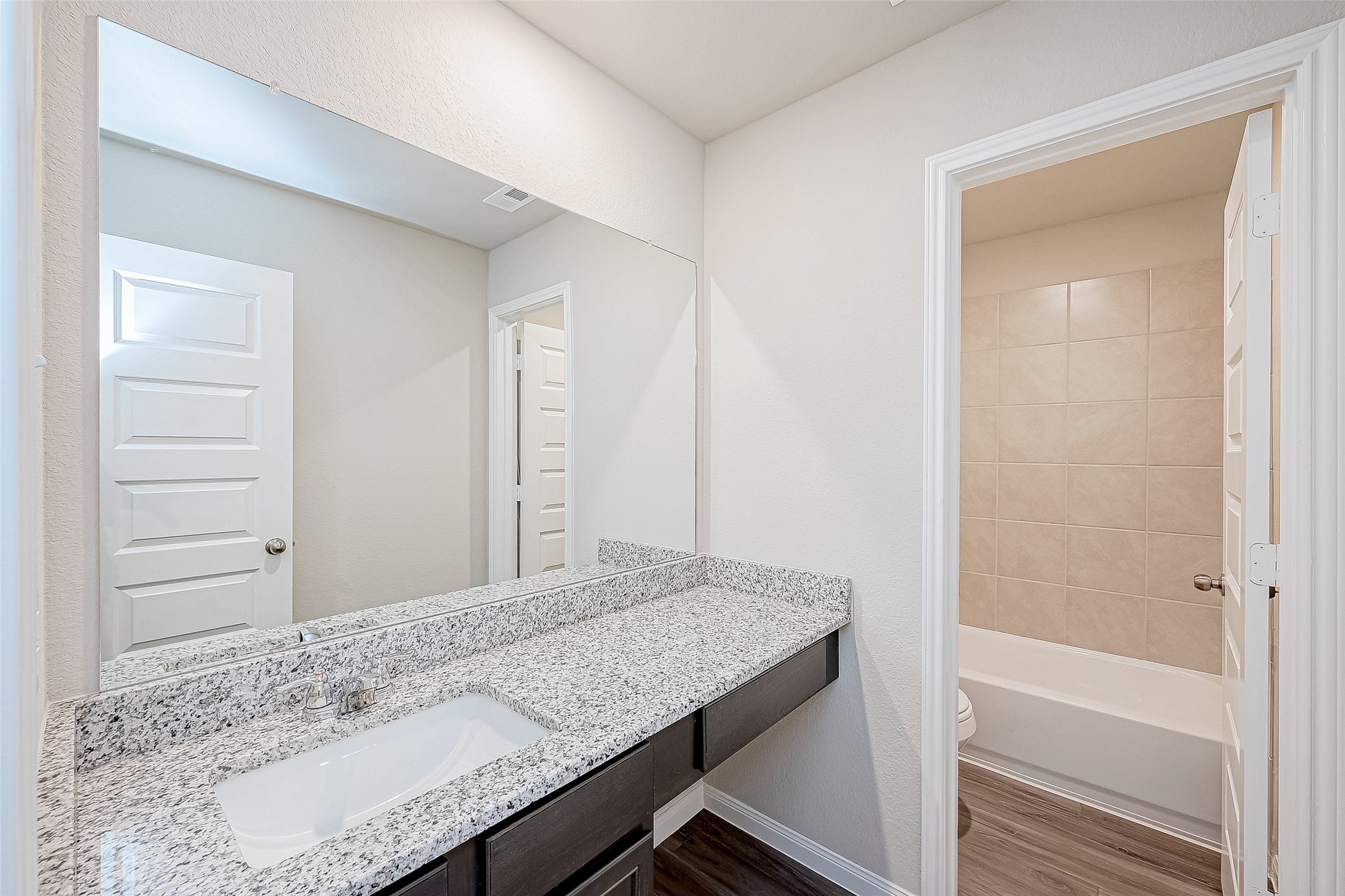 811 Gavin Walker Drive Rosharon, TX 77583 - Photo 20 of 43