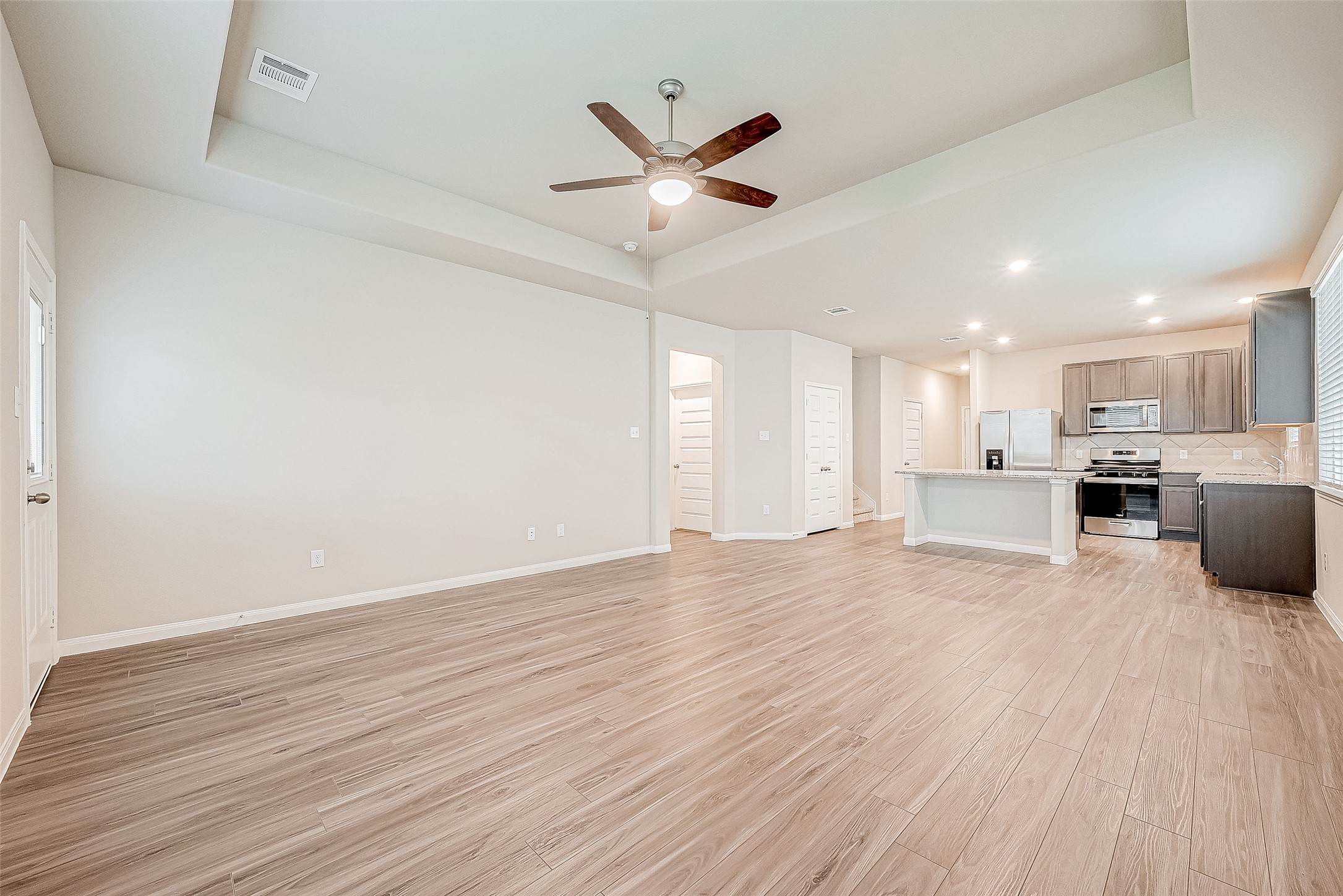 811 Gavin Walker Drive Rosharon, TX 77583 - Photo 5 of 43