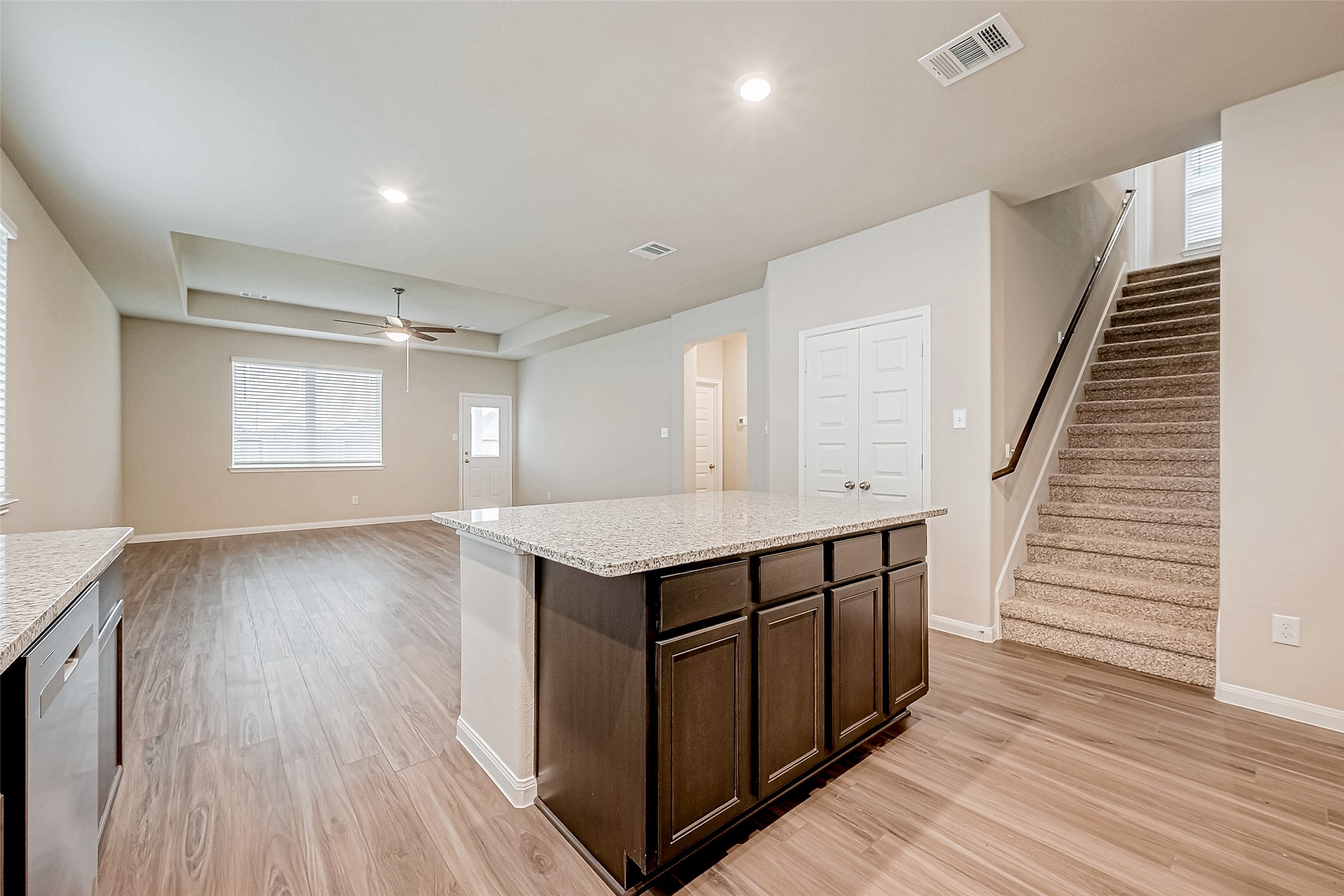 811 Gavin Walker Drive Rosharon, TX 77583 - Photo 9 of 43