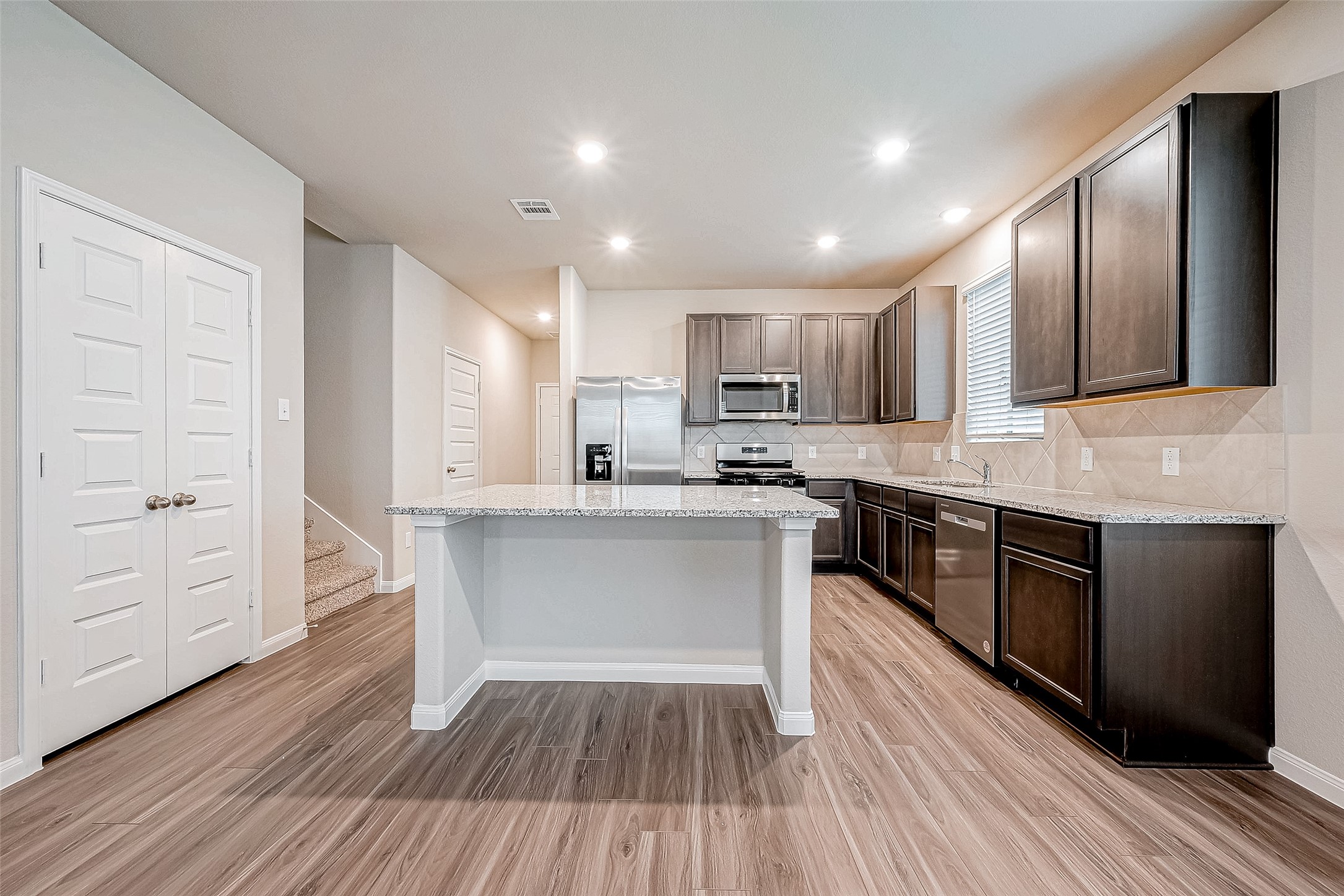 811 Gavin Walker Drive Rosharon, TX 77583 - Photo 10 of 43