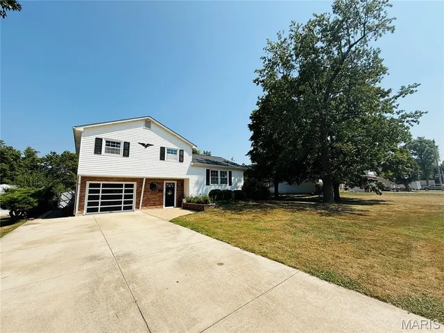 $220,000 | 593 West Hill Street, Nashville, IL 62263