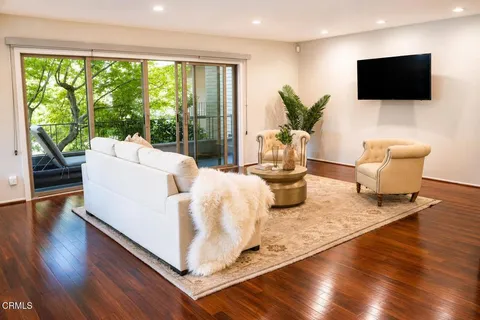 $975,000 | 1255 South Orange Grove Boulevard, Unit 4, Pasadena, CA 91105