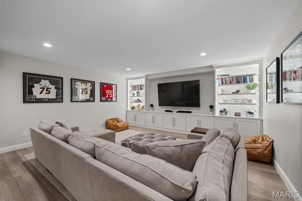 $1,749,000 | 1316 Fawnvalley Drive, Des Peres, MO 63131