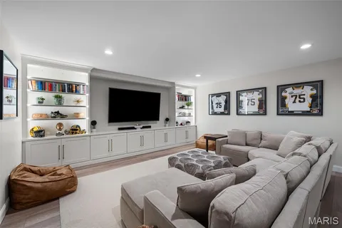 $1,749,000 | 1316 Fawnvalley Drive, Des Peres, MO 63131
