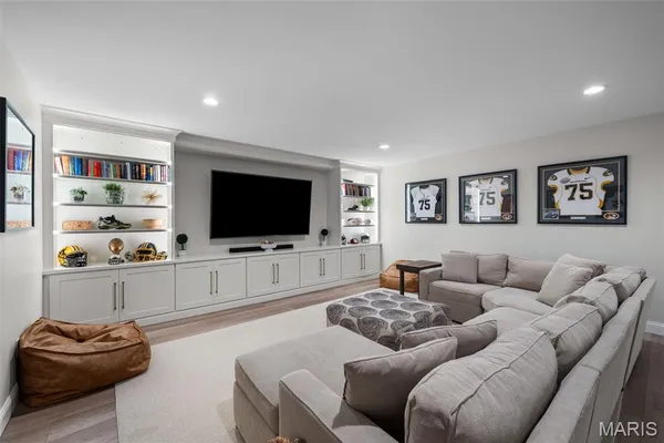 $1,749,000 | 1316 Fawnvalley Drive, Des Peres, MO 63131