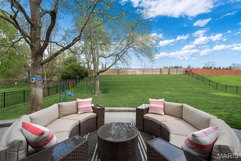 $1,749,000 | 1316 Fawnvalley Drive, Des Peres, MO 63131
