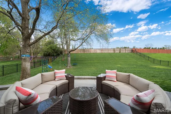 $1,749,000 | 1316 Fawnvalley Drive, Des Peres, MO 63131