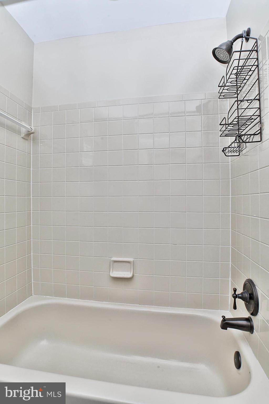 12817 Mill Brook Court Woodbridge, VA 22192 - Photo 23 of 34 a bathroom with a bathtub