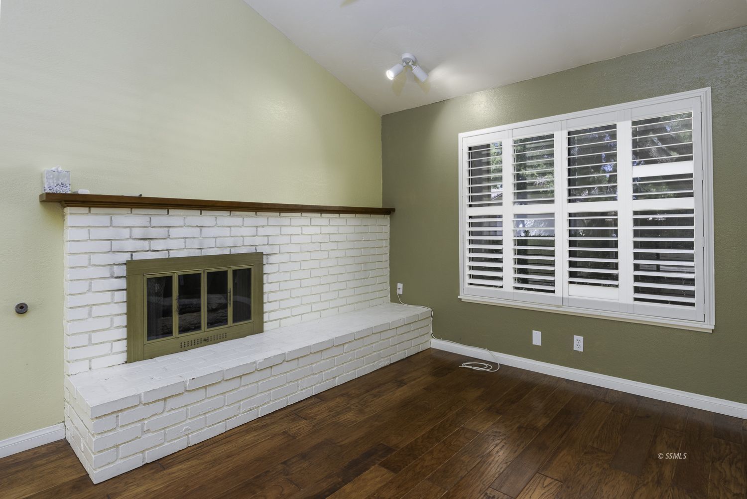 407 Mt Rainier Place Ridgecrest, CA 93555 - Photo 4 of 41 Gallery Image 4