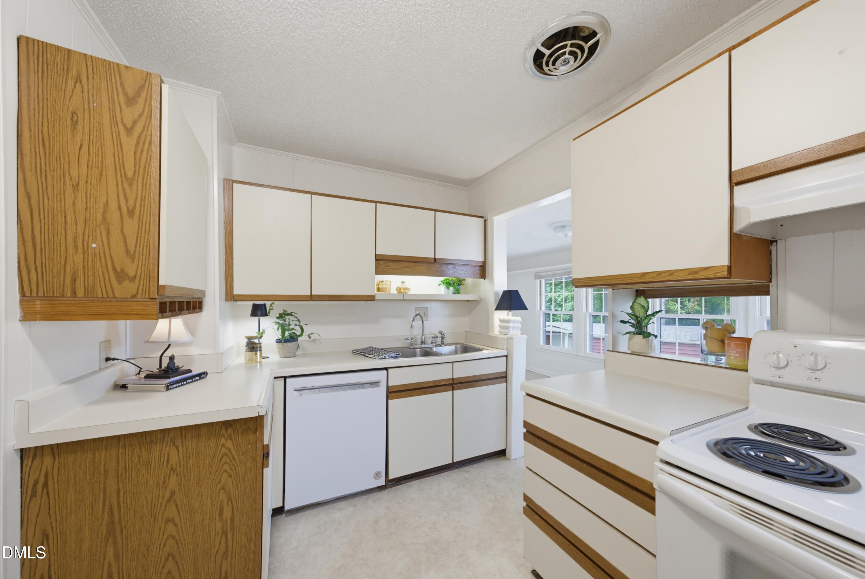 306 Plainview Avenue Raleigh, NC 27604 - Photo 12 of 55 Kitchen