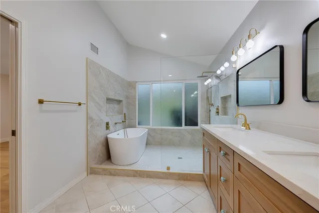 $1,199,900 | 500 South Calle De Casas, Anaheim, CA 92807