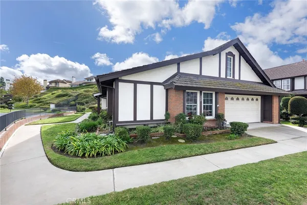 $1,149,900 | 500 South Calle De Casas, Anaheim Hills, CA 92807