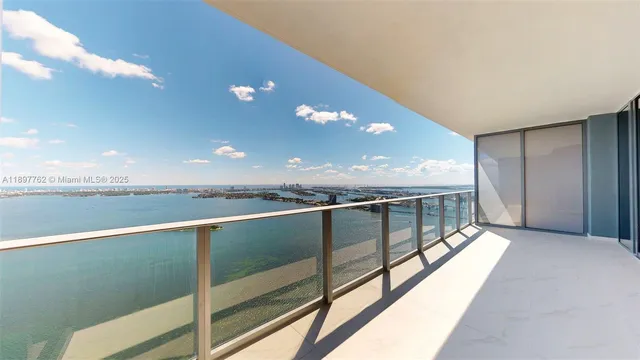 $9,000 | 700 Northeast 24th Street, Unit 5106, Miami, FL 33137