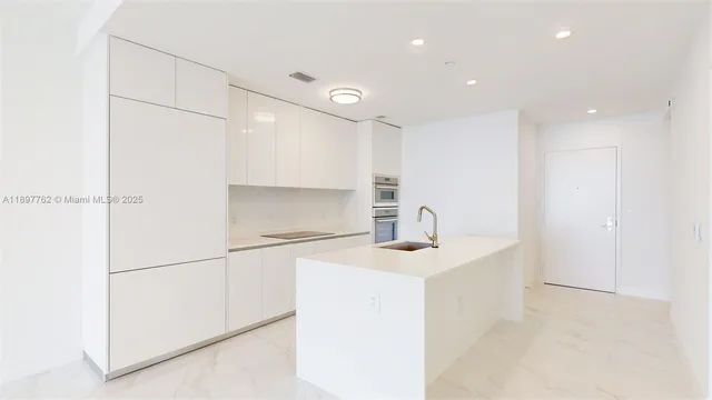 $9,000 | 700 Northeast 24th Street, Unit 5106, Miami, FL 33137