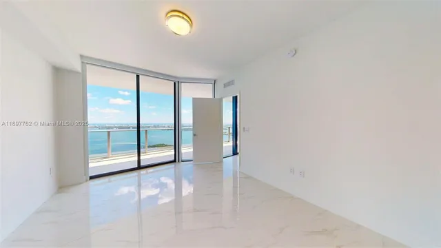 $9,000 | 700 Northeast 24th Street, Unit 5106, Miami, FL 33137