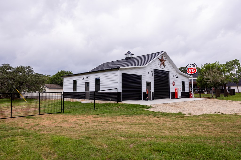 305 Oak Wood Road Kerrville, TX 78028 - Photo 42 of 67
