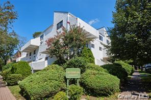21 Canterbury Road, Unit 6 Great Neck, NY 11021 - Photo 2 of 32 a aerial view of a house
