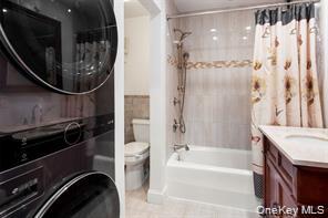 21 Canterbury Road, Unit 6 Great Neck, NY 11021 - Photo 21 of 32 a bathroom with a sink a toilet and shower