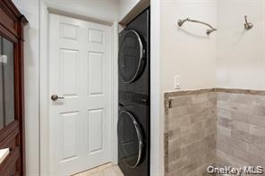 21 Canterbury Road, Unit 6 Great Neck, NY 11021 - Photo 23 of 32 a close view of a shower in bathroom