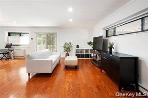 21 Canterbury Road, Unit 6 Great Neck, NY 11021 - Photo 4 of 32