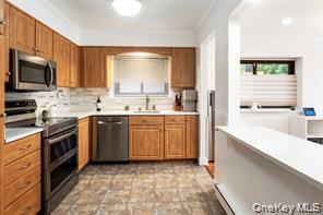 21 Canterbury Road, Unit 6 Great Neck, NY 11021 - Photo 8 of 32 a kitchen with a sink stove top oven and microwave