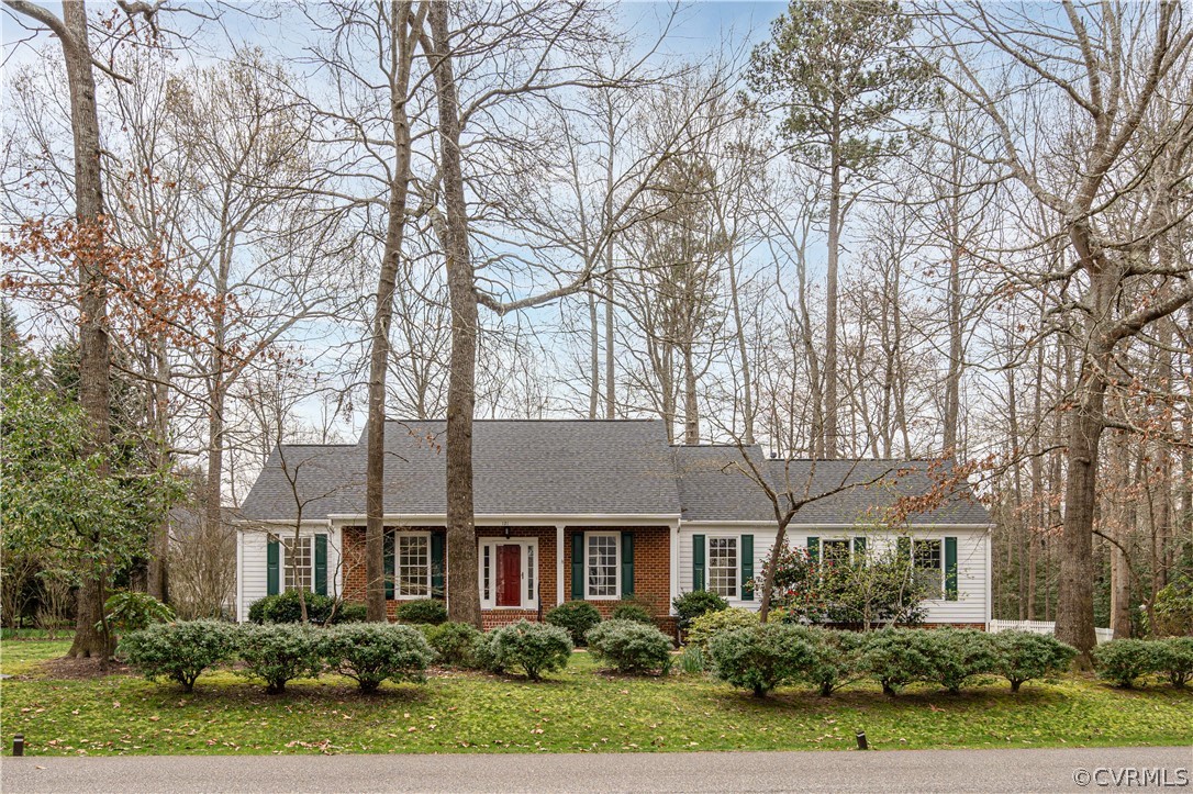 121 Broadmoor Williamsburg, VA 23188 - Photo 1 of 34 front view of house with a garden