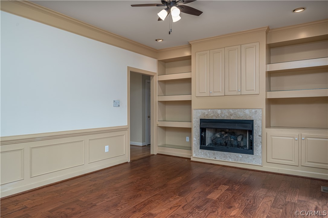 121 Broadmoor Williamsburg, VA 23188 - Photo 27 of 34 a living room with furniture and a fireplace