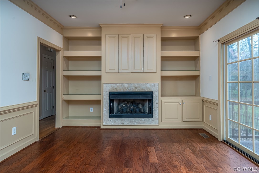 121 Broadmoor Williamsburg, VA 23188 - Photo 28 of 34 a living room with furniture and a fireplace
