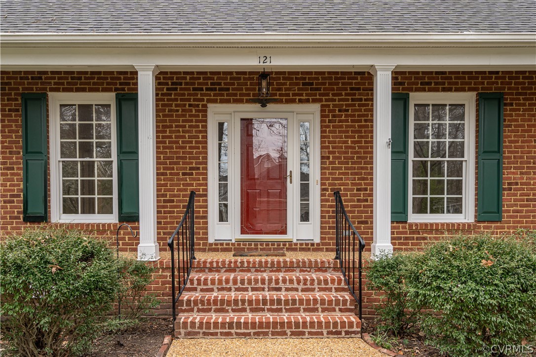 121 Broadmoor Williamsburg, VA 23188 - Photo 4 of 34 a front view of a house