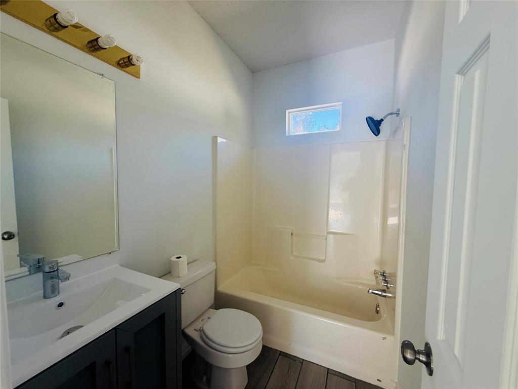 255 7th Street Southwest Paris, TX 75460 - Photo 11 of 17 a bathroom with a sink mirror toilet and bathtub