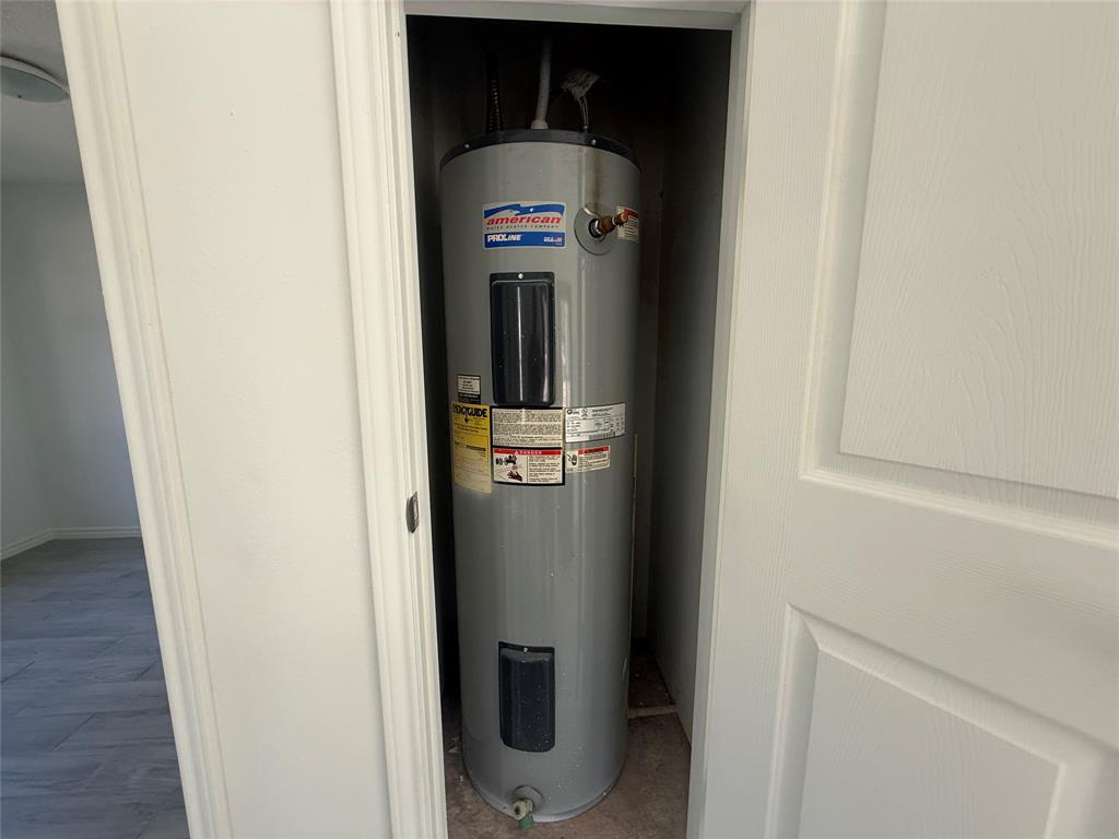 255 7th Street Southwest Paris, TX 75460 - Photo 17 of 17 a front view of a house with hallway