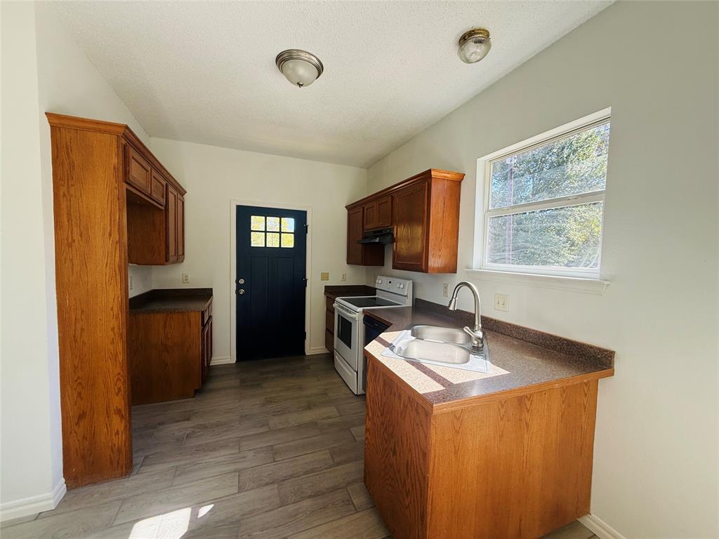 255 7th Street Southwest Paris, TX 75460 - Photo 6 of 17 a very nice looking living room with a large window