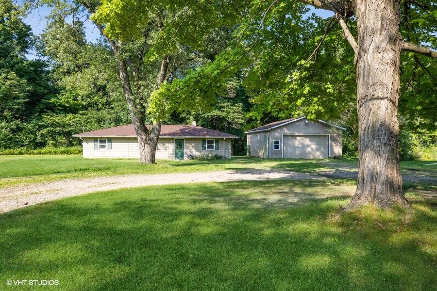 4009 Niles Road St. Joseph, MI 49085 - Photo 1 of 13 Front of House