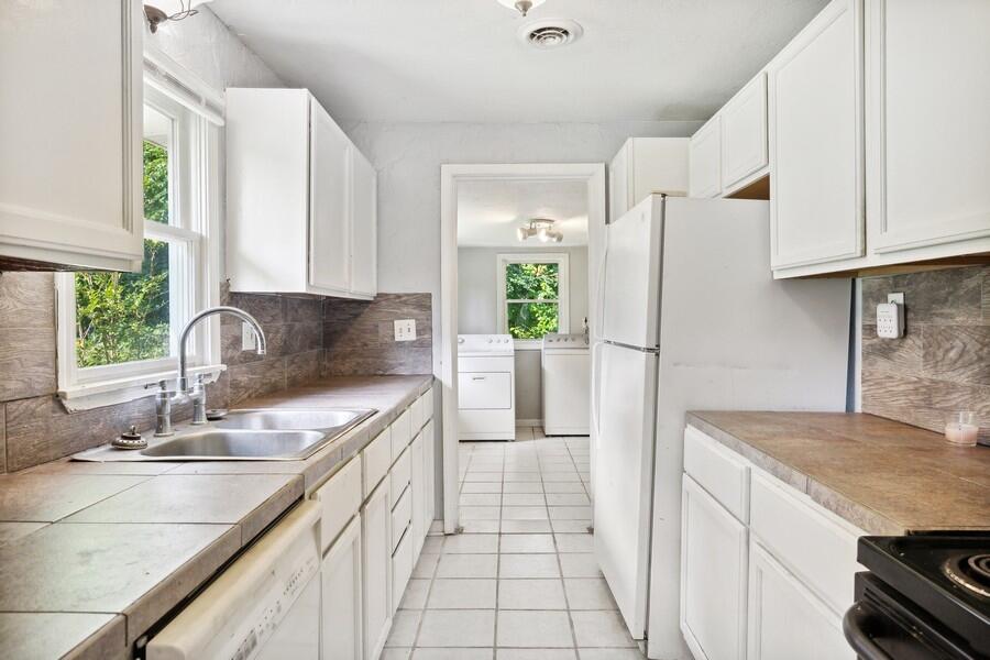 4009 Niles Road St. Joseph, MI 49085 - Photo 4 of 13 Kitchen