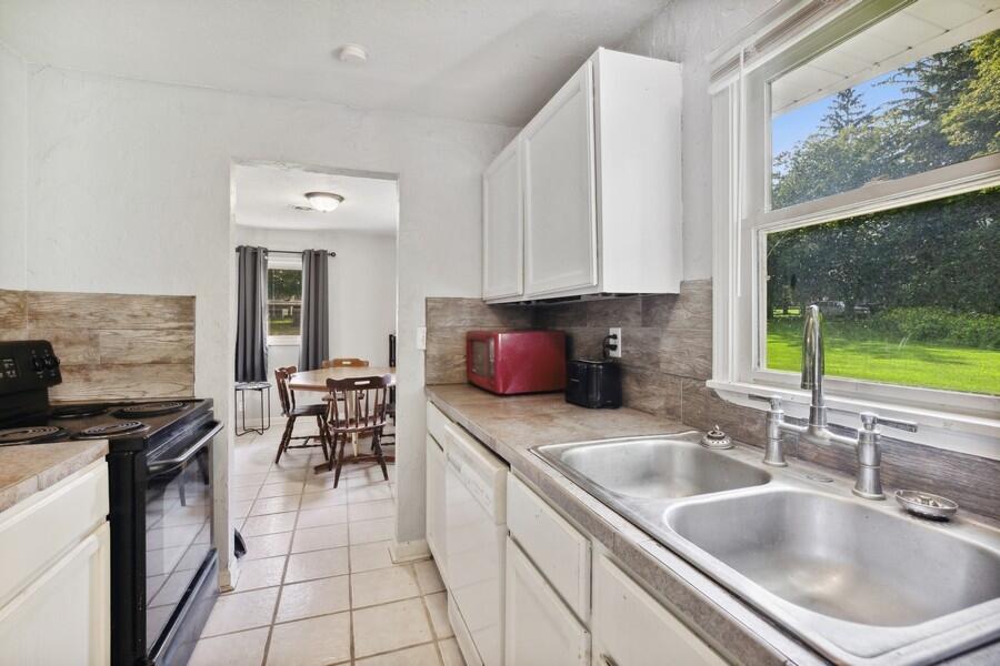 4009 Niles Road St. Joseph, MI 49085 - Photo 5 of 13 Kitchen