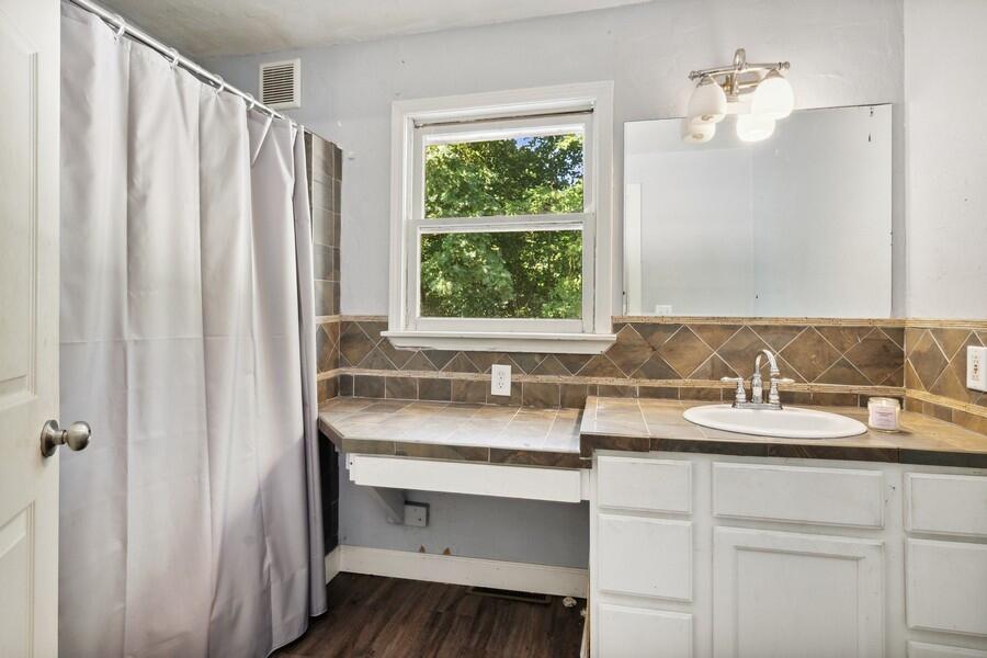 4009 Niles Road St. Joseph, MI 49085 - Photo 10 of 13 Bathroom