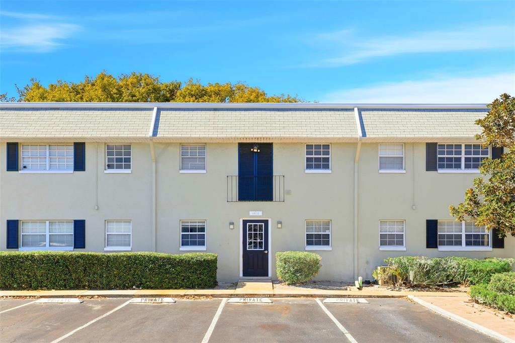 525 South Conway Road, Unit 69 Orlando, FL 32807 - Photo 21 of 25 front view of a house with a garden
