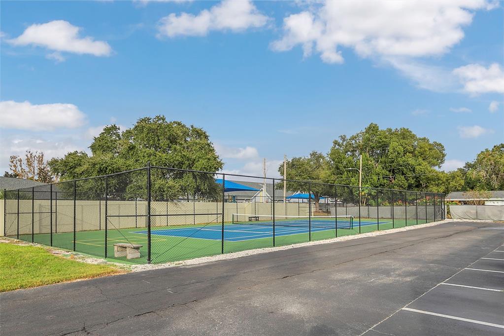 525 South Conway Road, Unit 69 Orlando, FL 32807 - Photo 5 of 25 a view of a backyard