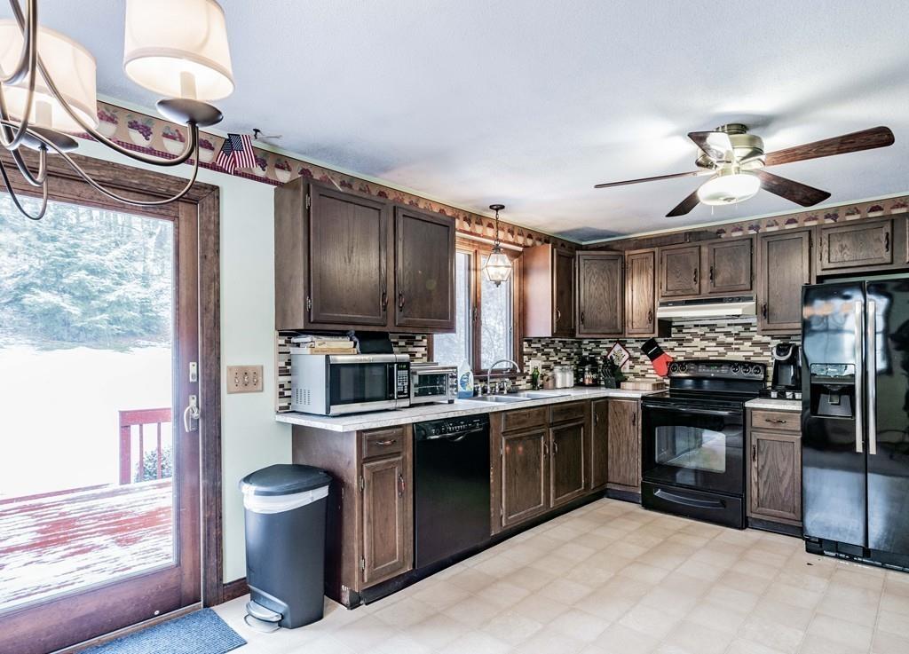 77 Old Farm Road Westfield, MA 01085 - Photo 8 of 26 Gallery Image 8