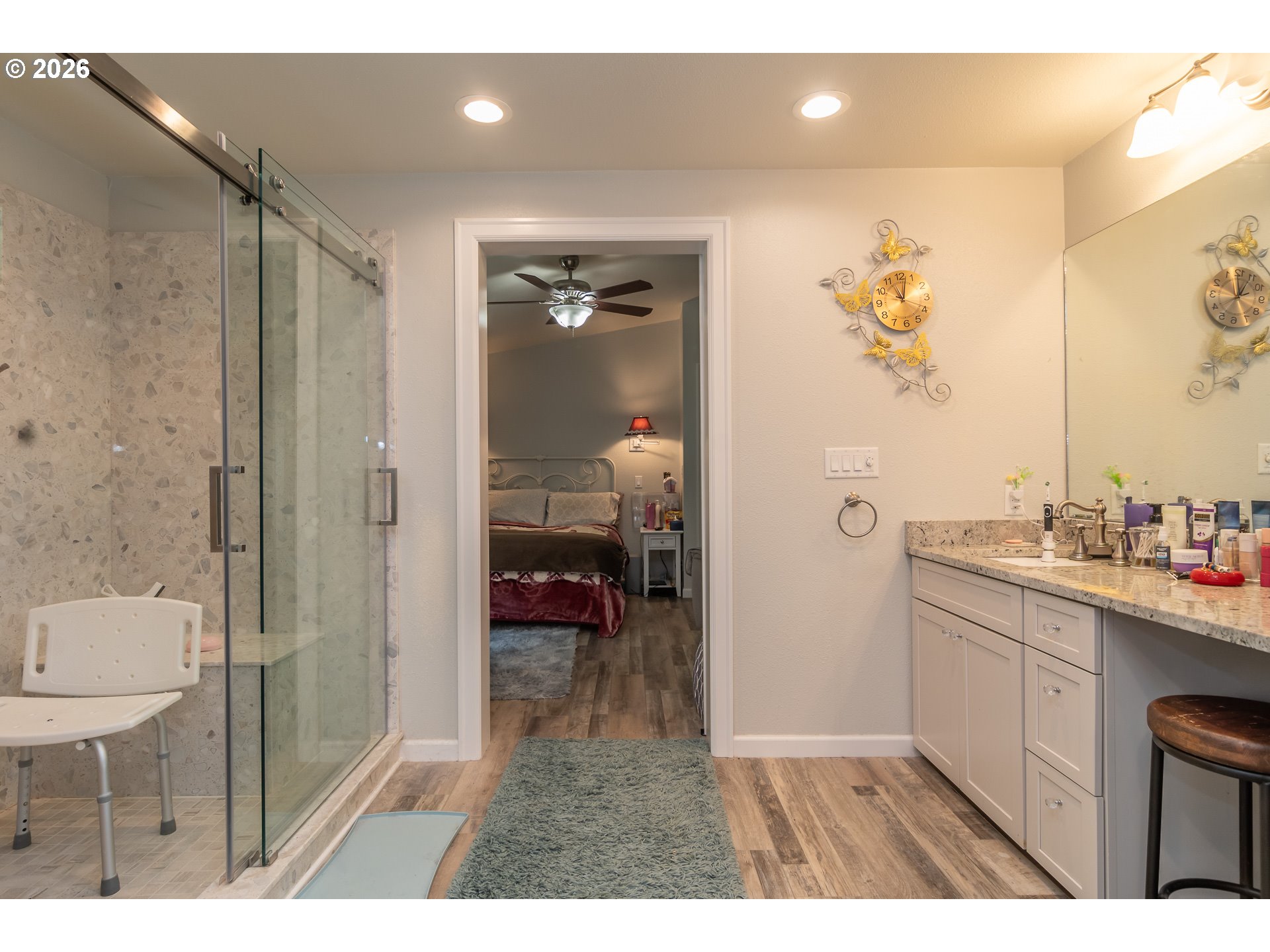 562 Valley Road Roseburg, OR 97471 - Photo 30 of 48 Attached Bathroom #2