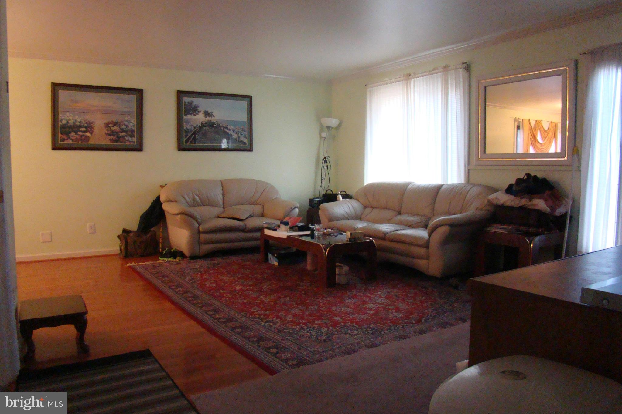 10101 Ridgeline Drive Gaithersburg, MD 20886 - Photo 7 of 17 Living Room