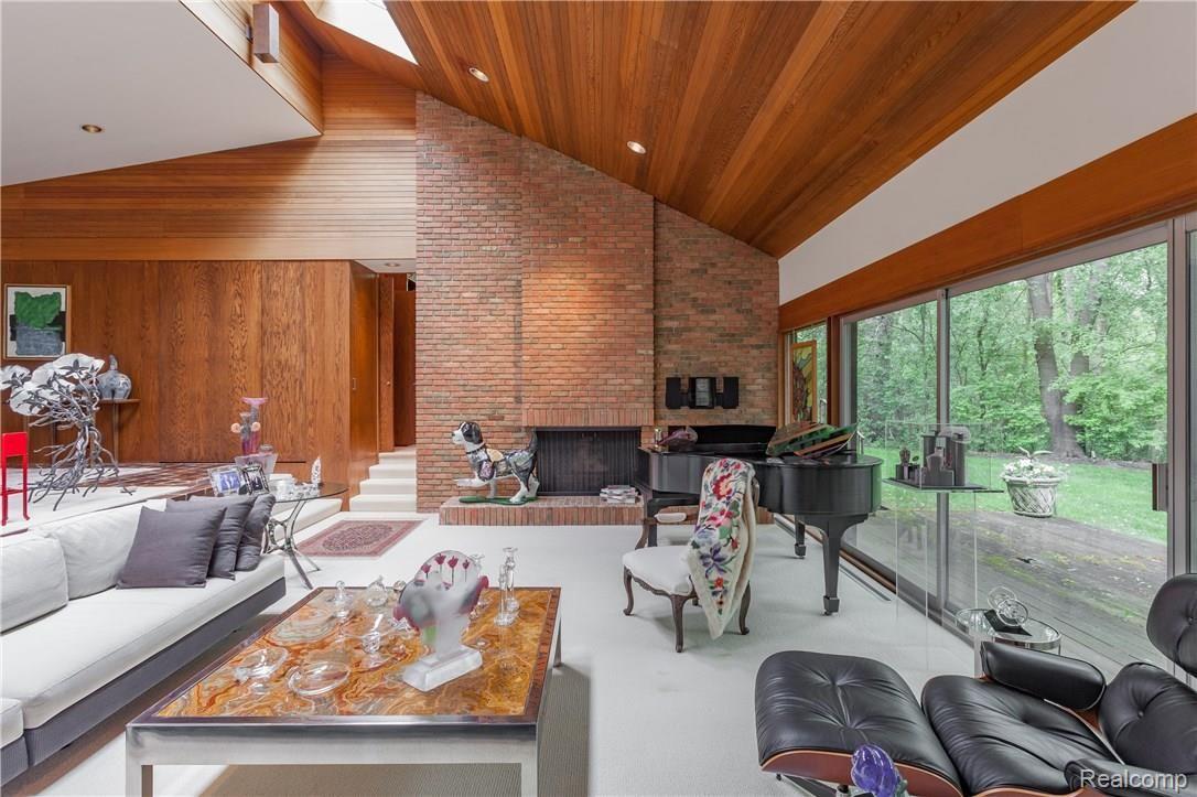 32860 Whatley Road Franklin, MI 48025 - Photo 13 of 25 Living Room with angular ceiling and wood detail