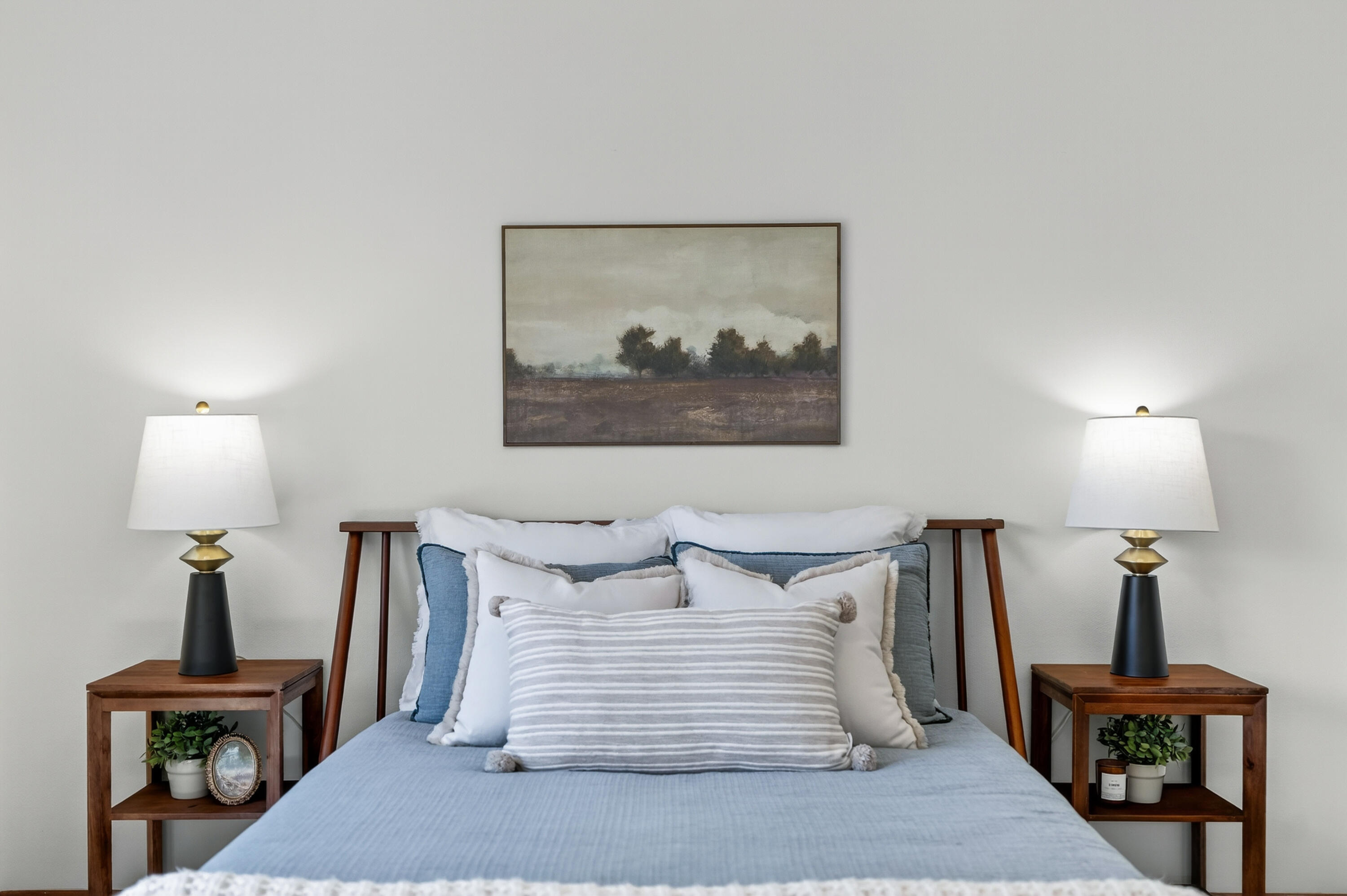 595 Rafael Street Redding, CA 96002 - Photo 31 of 54 a bedroom with a bed and a lamp on table