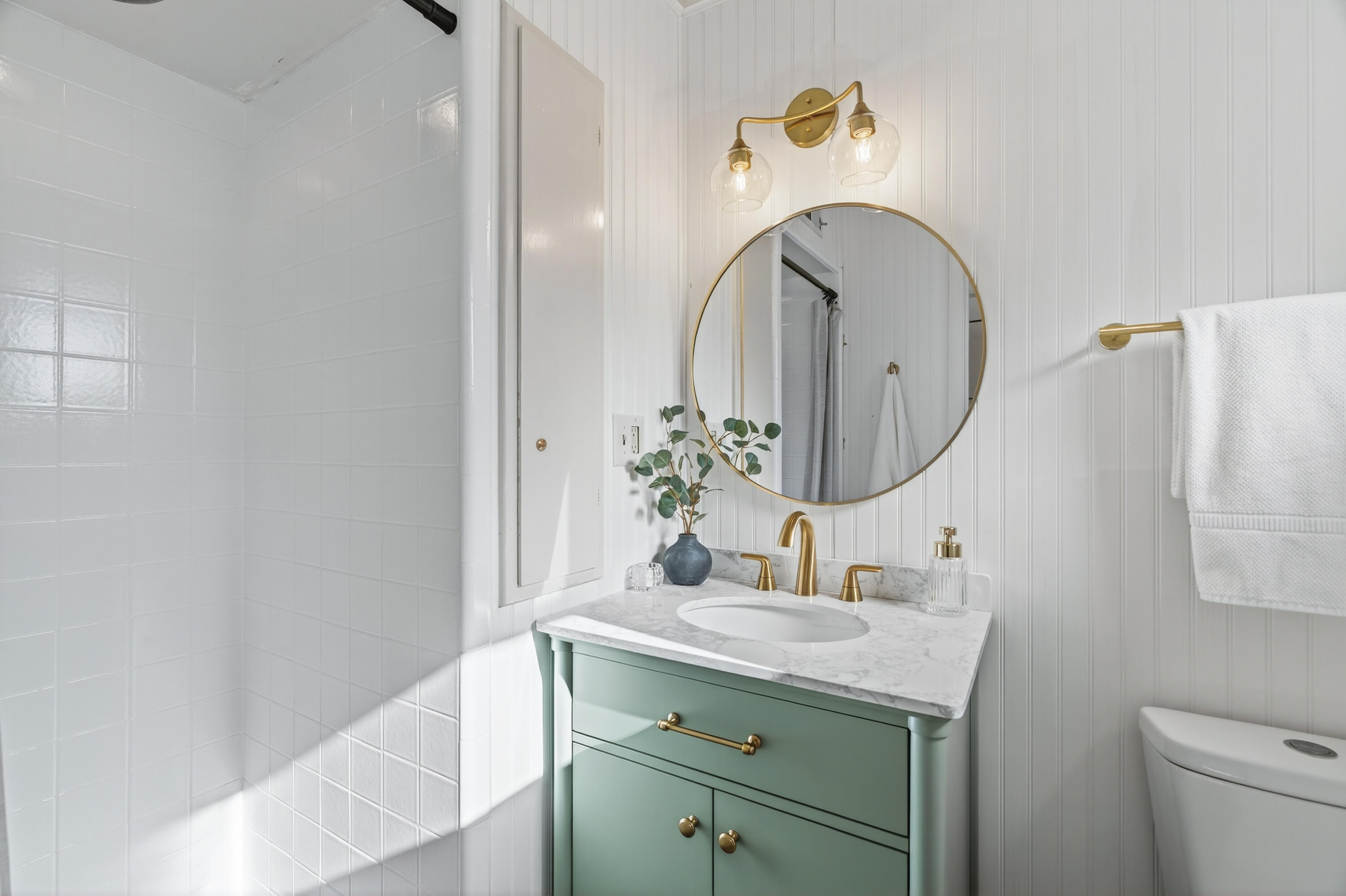 595 Rafael Street Redding, CA 96002 - Photo 36 of 54 a bathroom with a sink and a mirror